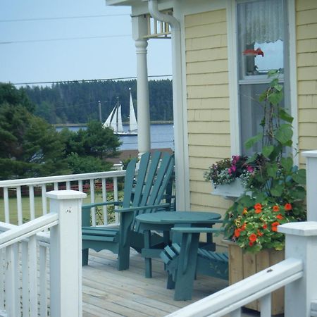 Bayview Pines Country Inn B&B Mahone Bay Bagian luar foto