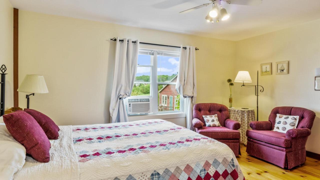 Bayview Pines Country Inn B&B Mahone Bay Bagian luar foto