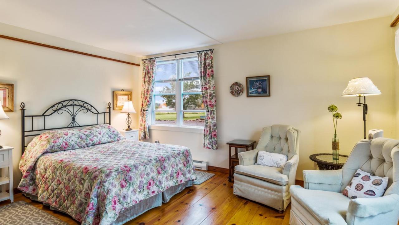 Bayview Pines Country Inn B&B Mahone Bay Bagian luar foto
