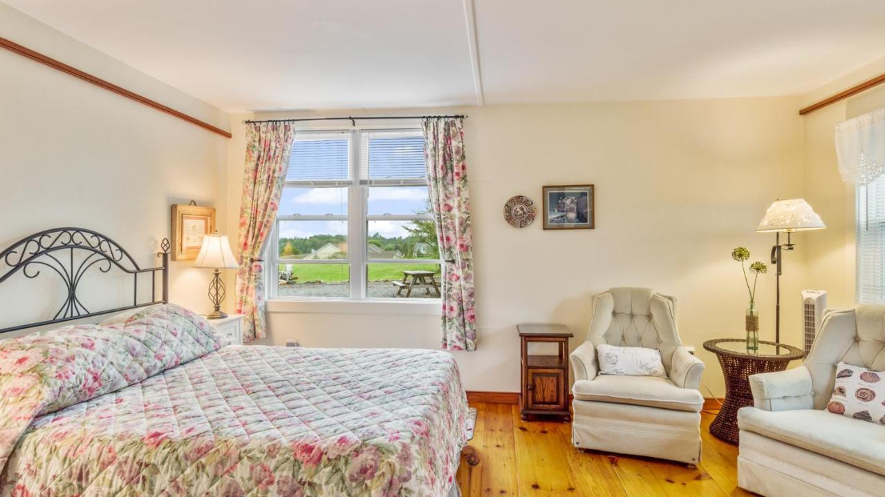 Bayview Pines Country Inn B&B Mahone Bay Bagian luar foto