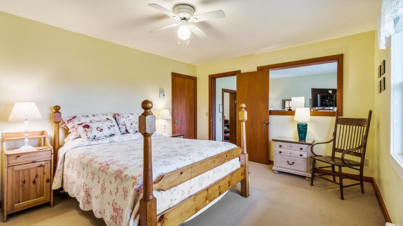 Bayview Pines Country Inn B&B Mahone Bay Bagian luar foto