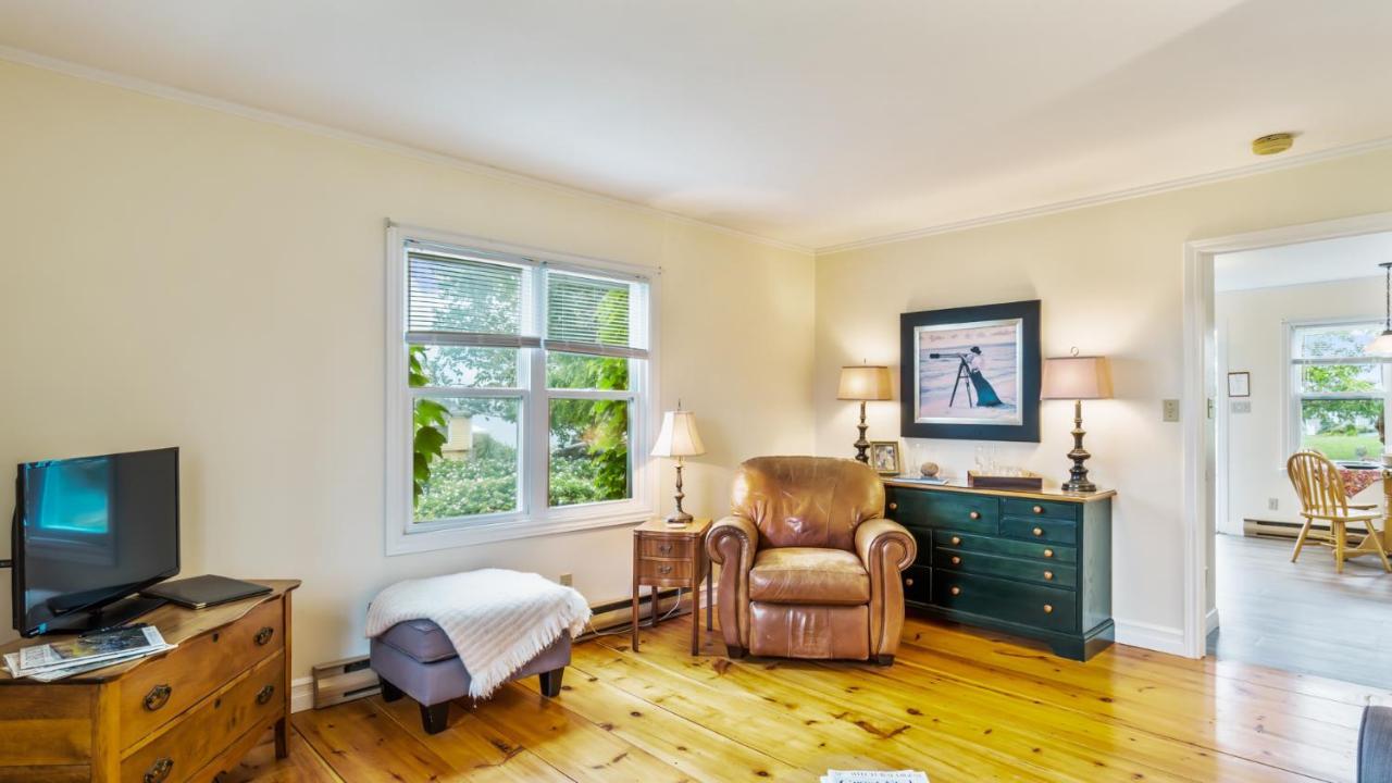 Bayview Pines Country Inn B&B Mahone Bay Bagian luar foto