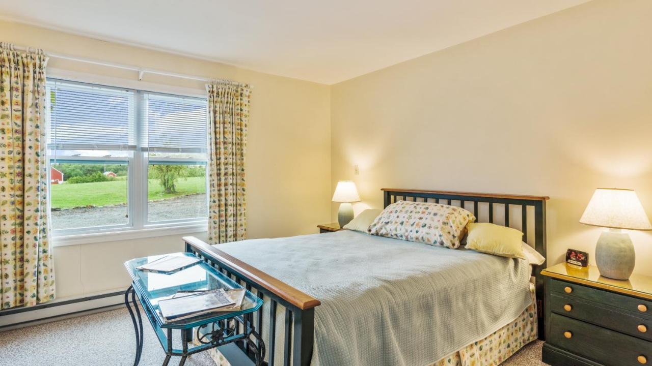 Bayview Pines Country Inn B&B Mahone Bay Bagian luar foto