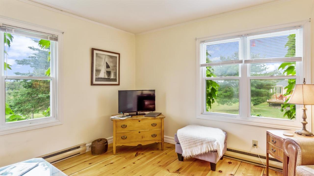 Bayview Pines Country Inn B&B Mahone Bay Bagian luar foto