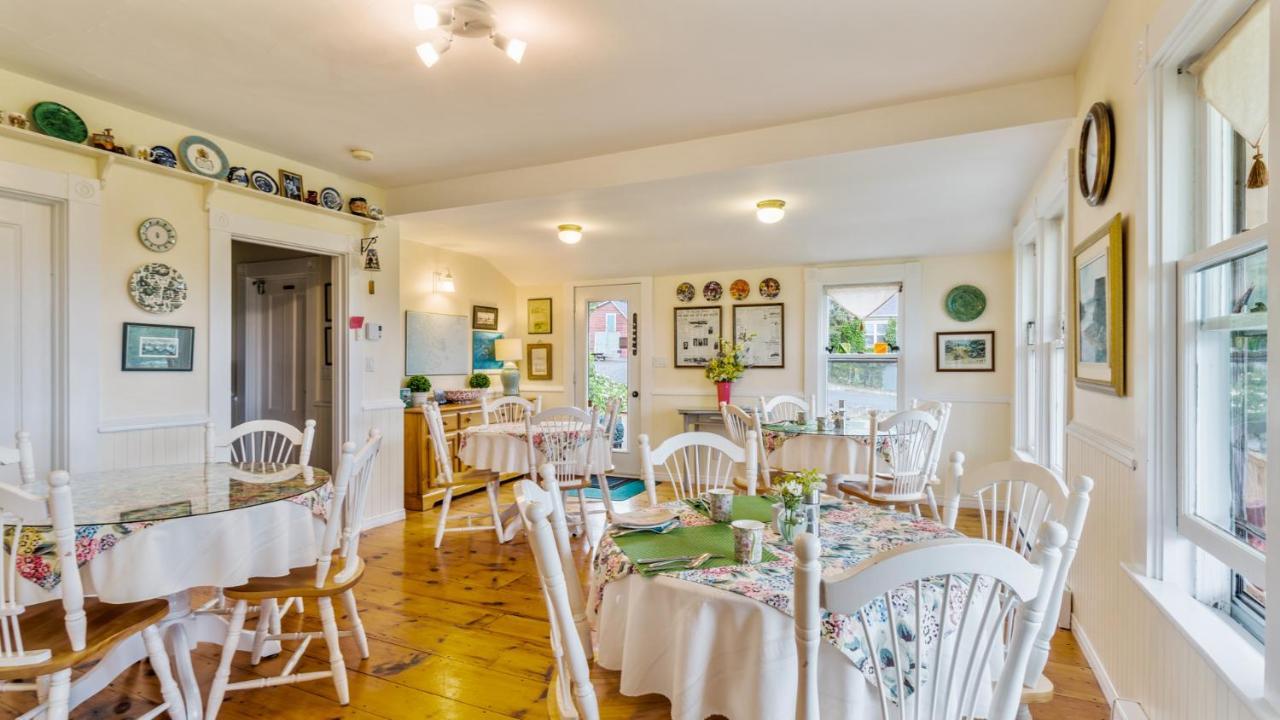 Bayview Pines Country Inn B&B Mahone Bay Bagian luar foto
