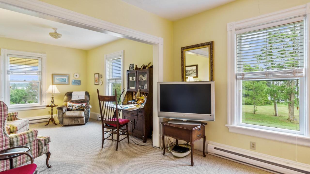 Bayview Pines Country Inn B&B Mahone Bay Bagian luar foto