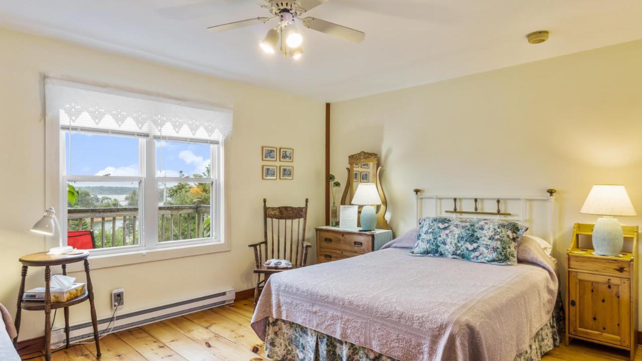 Bayview Pines Country Inn B&B Mahone Bay Bagian luar foto