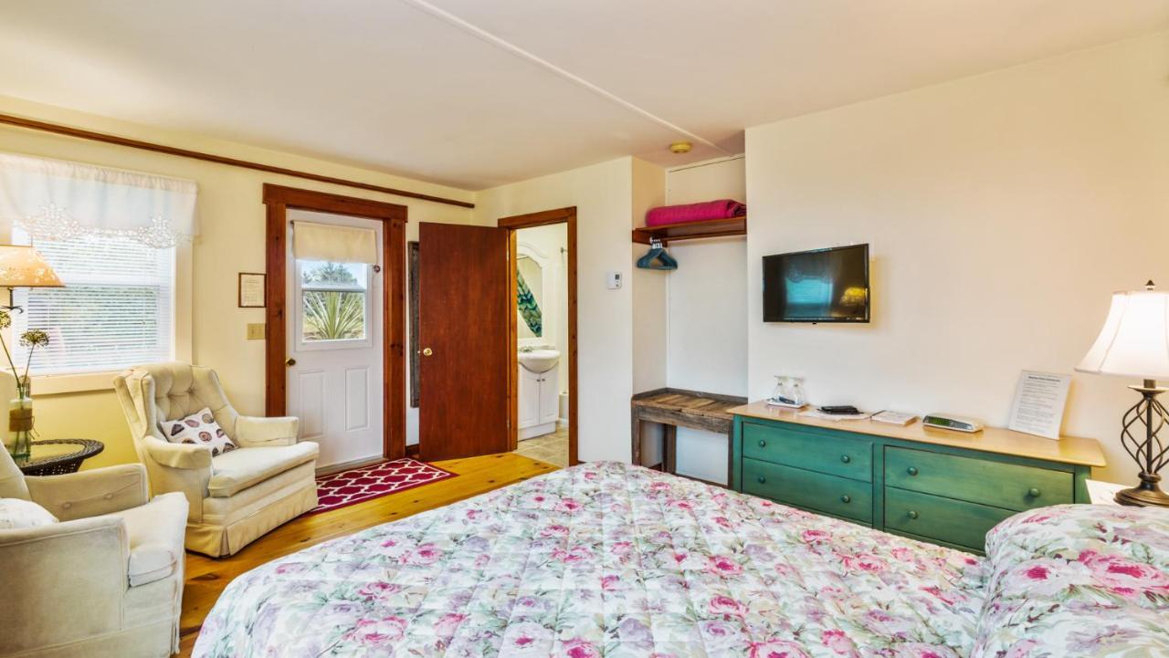 Bayview Pines Country Inn B&B Mahone Bay Bagian luar foto
