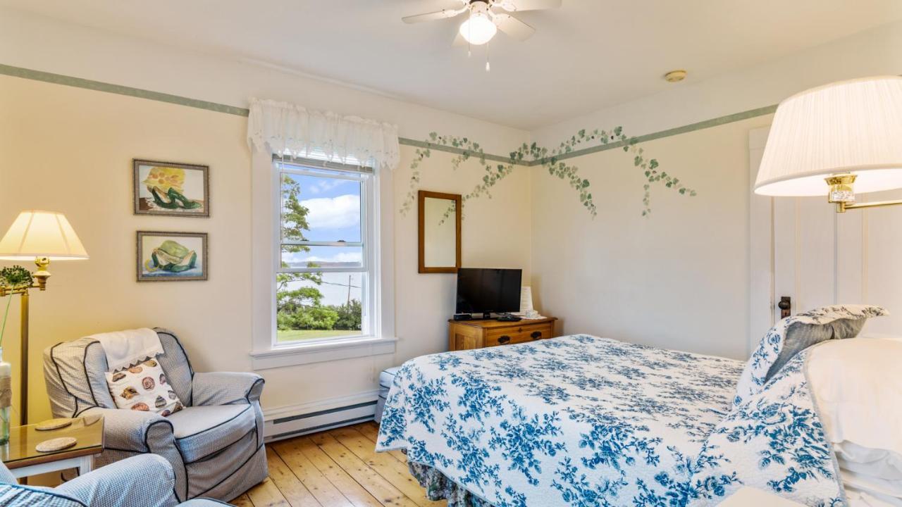 Bayview Pines Country Inn B&B Mahone Bay Bagian luar foto