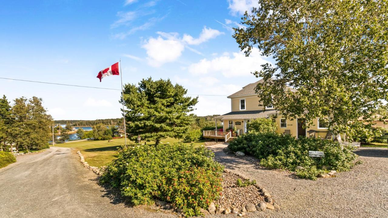 Bayview Pines Country Inn B&B Mahone Bay Bagian luar foto