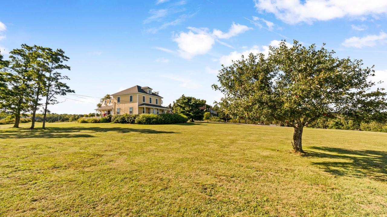 Bayview Pines Country Inn B&B Mahone Bay Bagian luar foto