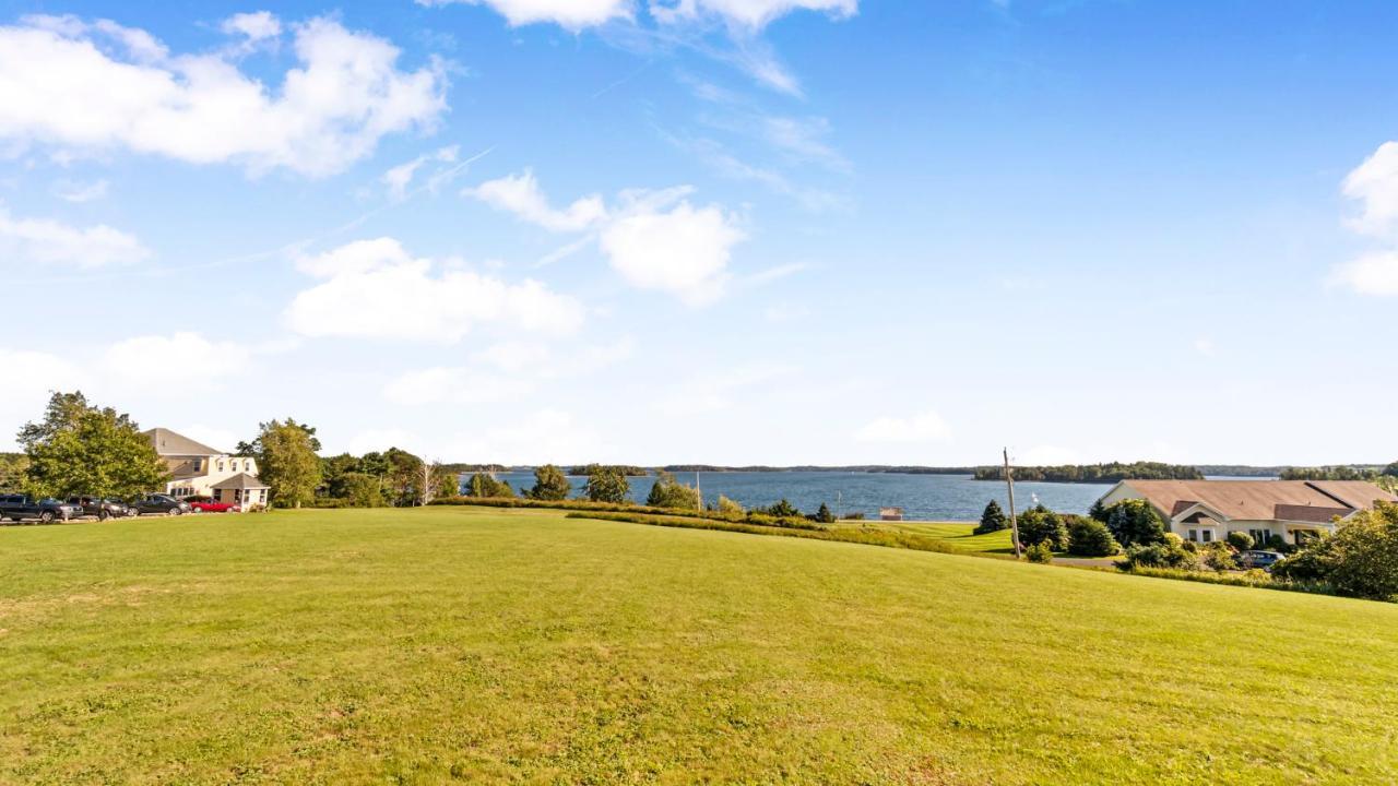 Bayview Pines Country Inn B&B Mahone Bay Bagian luar foto
