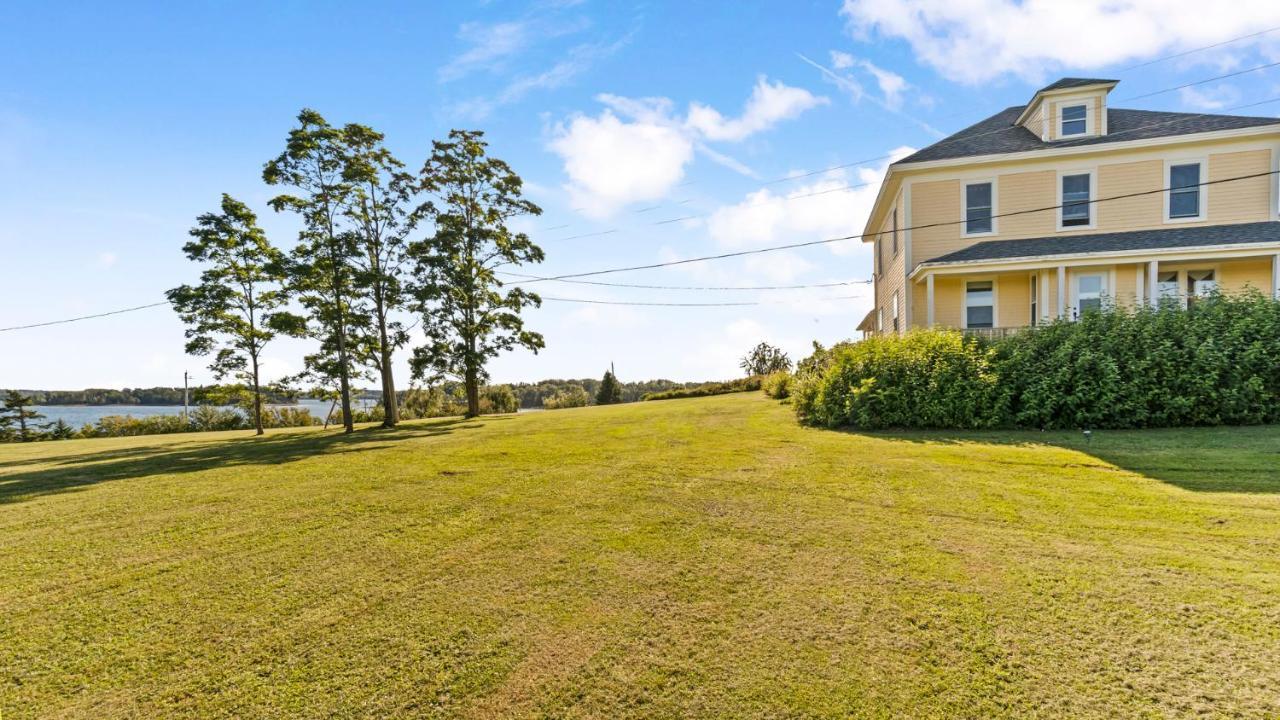 Bayview Pines Country Inn B&B Mahone Bay Bagian luar foto