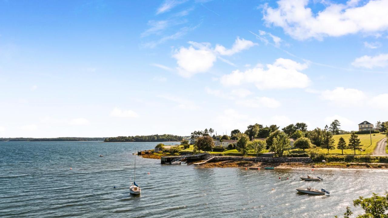 Bayview Pines Country Inn B&B Mahone Bay Bagian luar foto