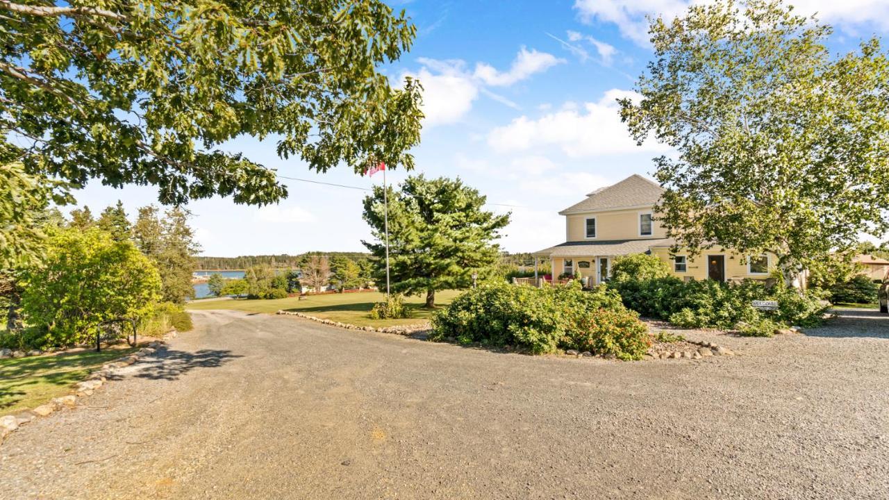 Bayview Pines Country Inn B&B Mahone Bay Bagian luar foto