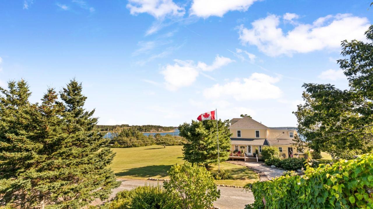 Bayview Pines Country Inn B&B Mahone Bay Bagian luar foto