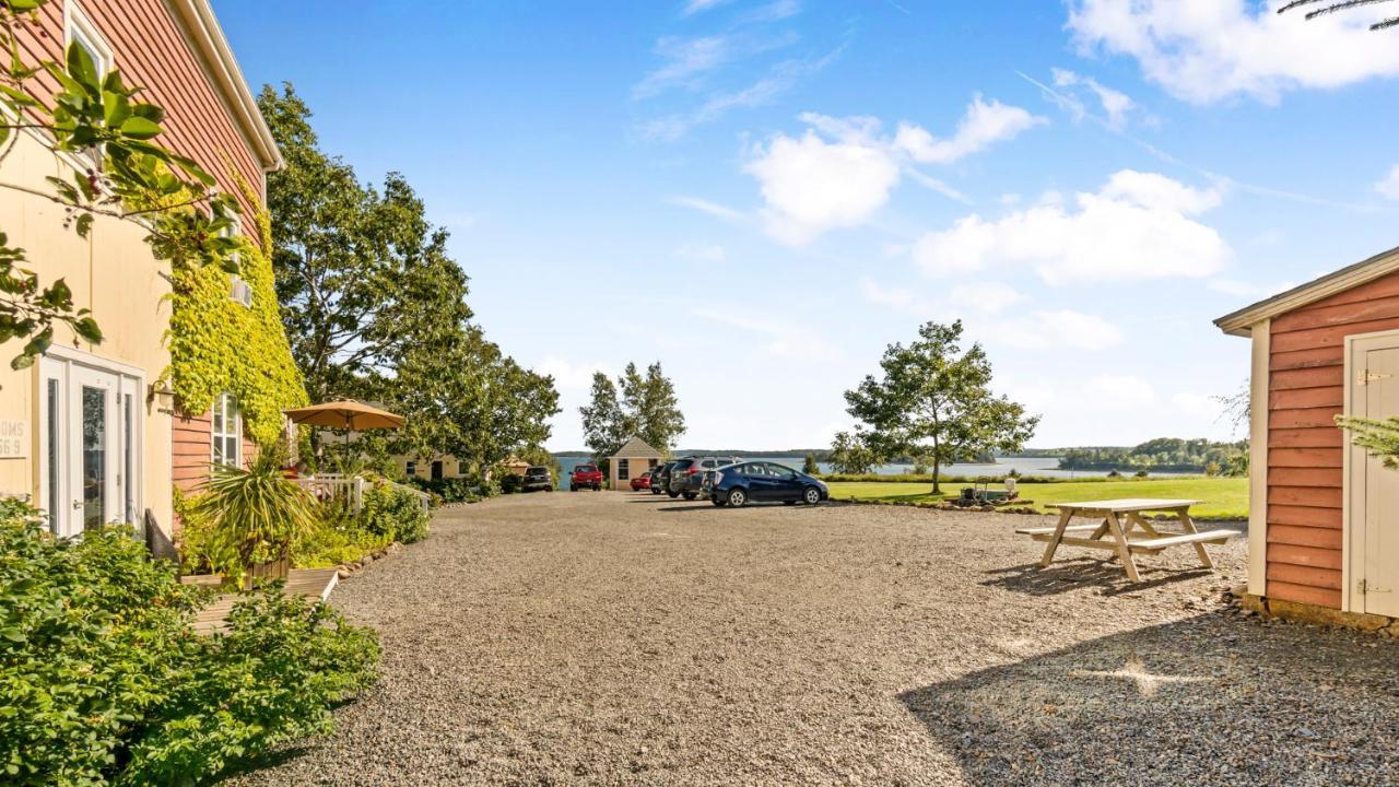 Bayview Pines Country Inn B&B Mahone Bay Bagian luar foto