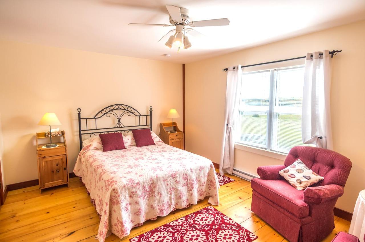 Bayview Pines Country Inn B&B Mahone Bay Bagian luar foto