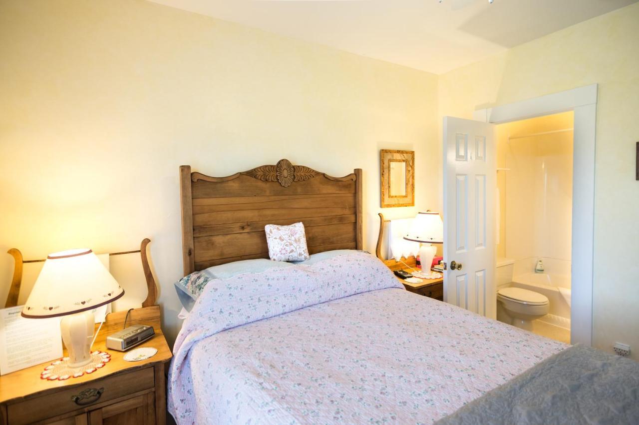 Bayview Pines Country Inn B&B Mahone Bay Bagian luar foto